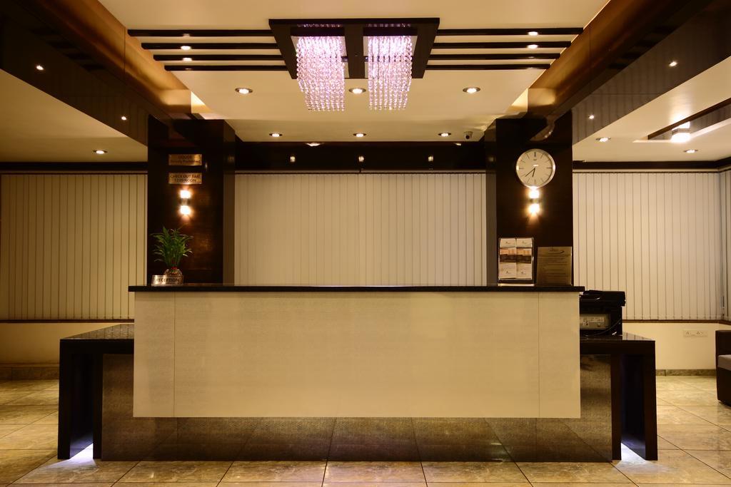 Hotel Apex Surat Dış mekan fotoğraf