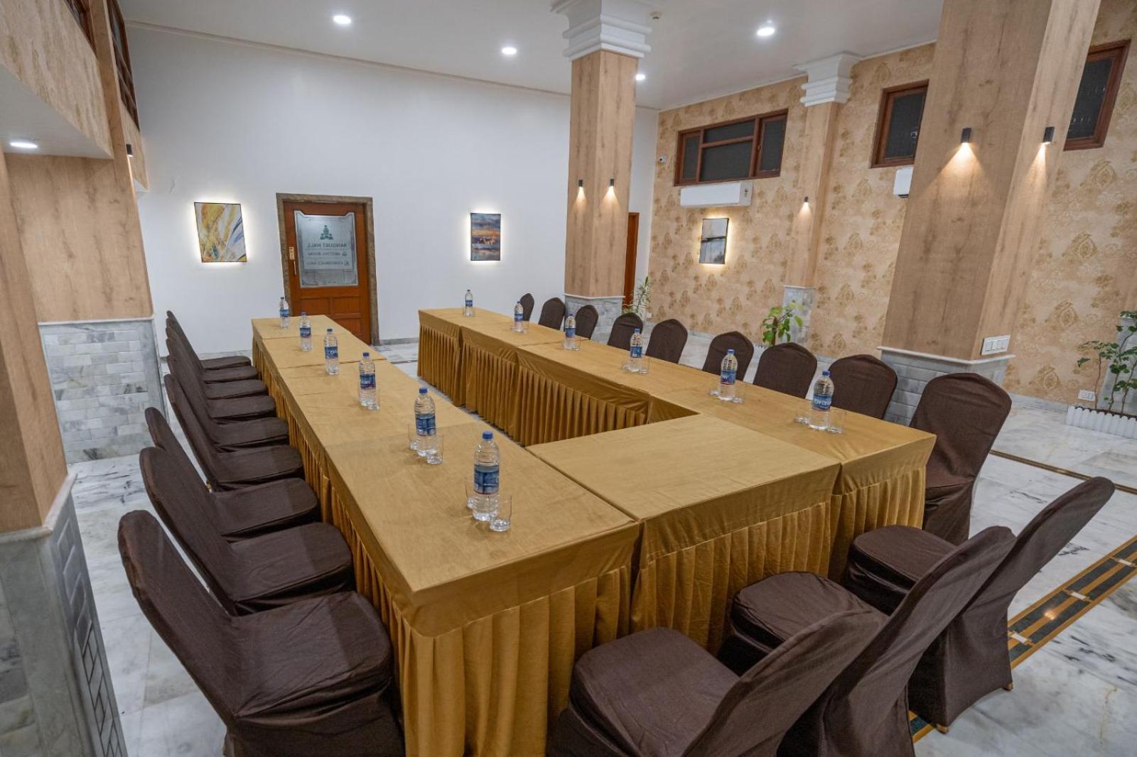 Hotel Apex Surat Dış mekan fotoğraf
