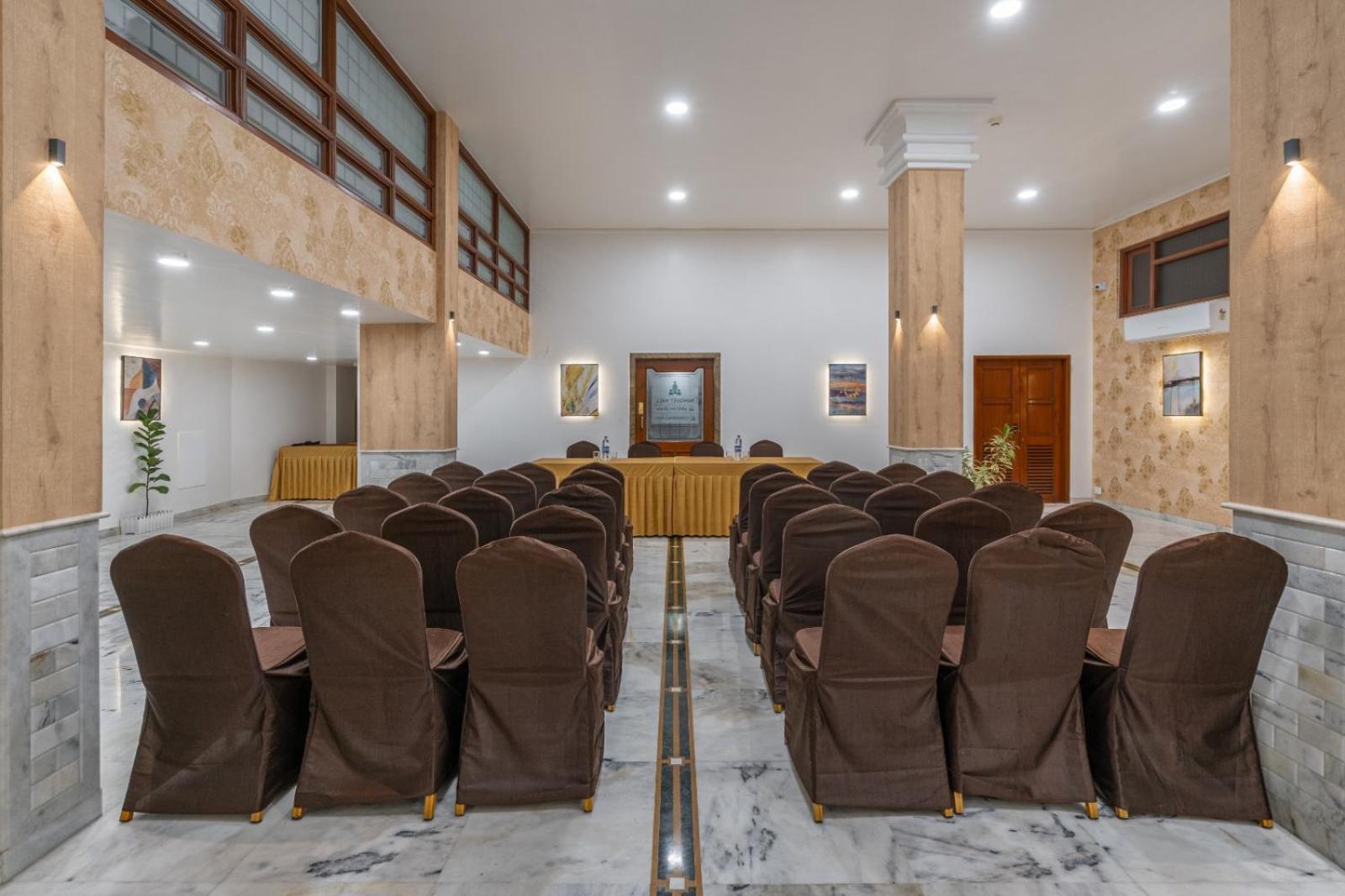 Hotel Apex Surat Dış mekan fotoğraf