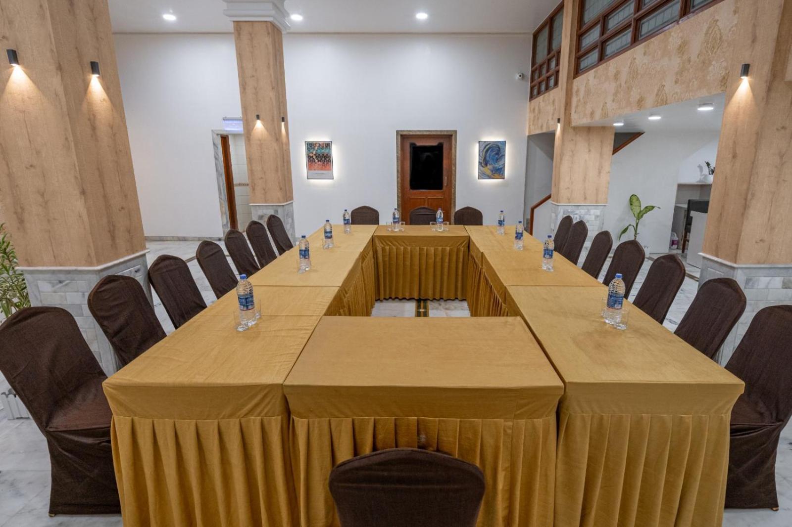 Hotel Apex Surat Dış mekan fotoğraf
