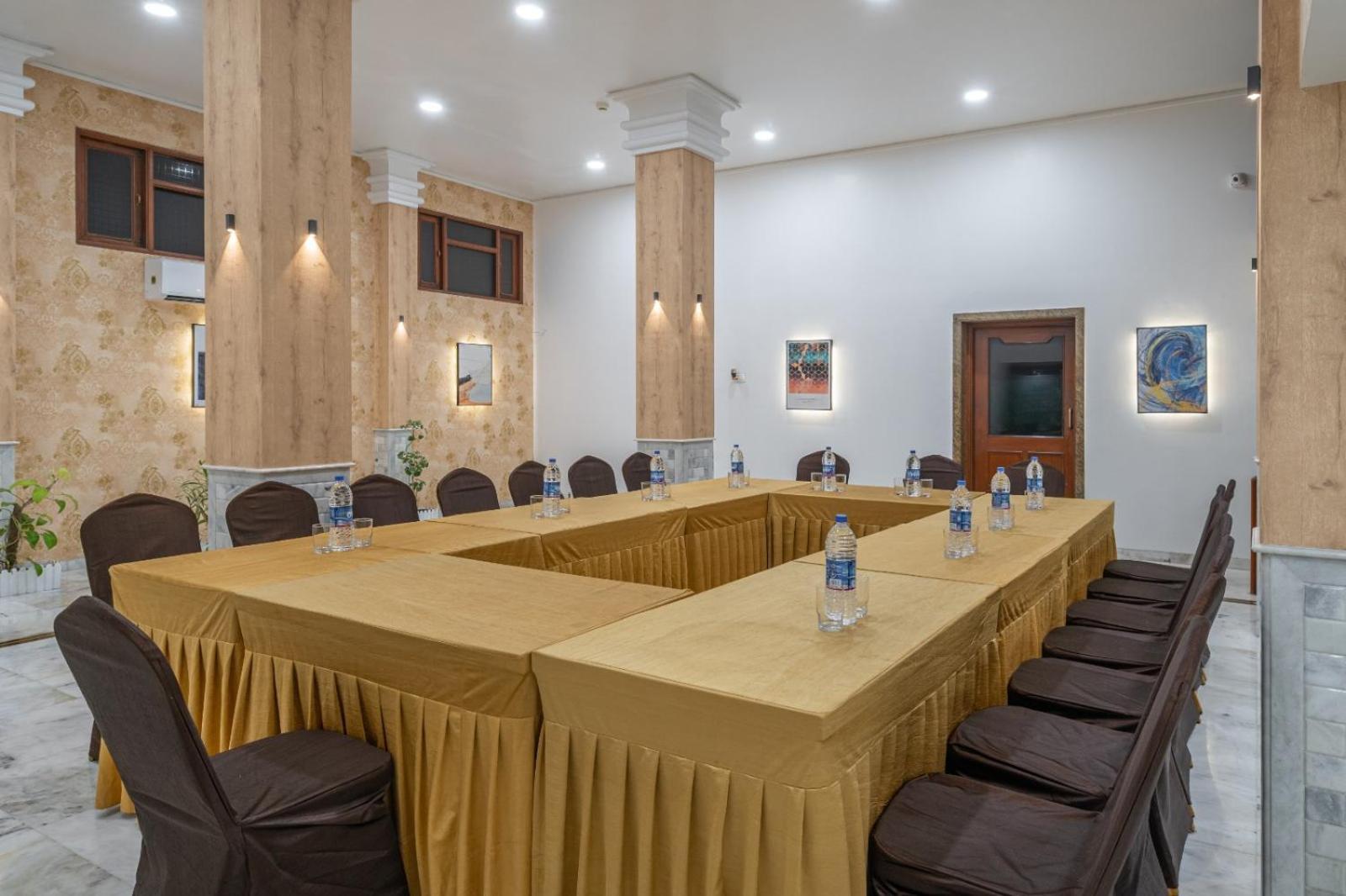 Hotel Apex Surat Dış mekan fotoğraf