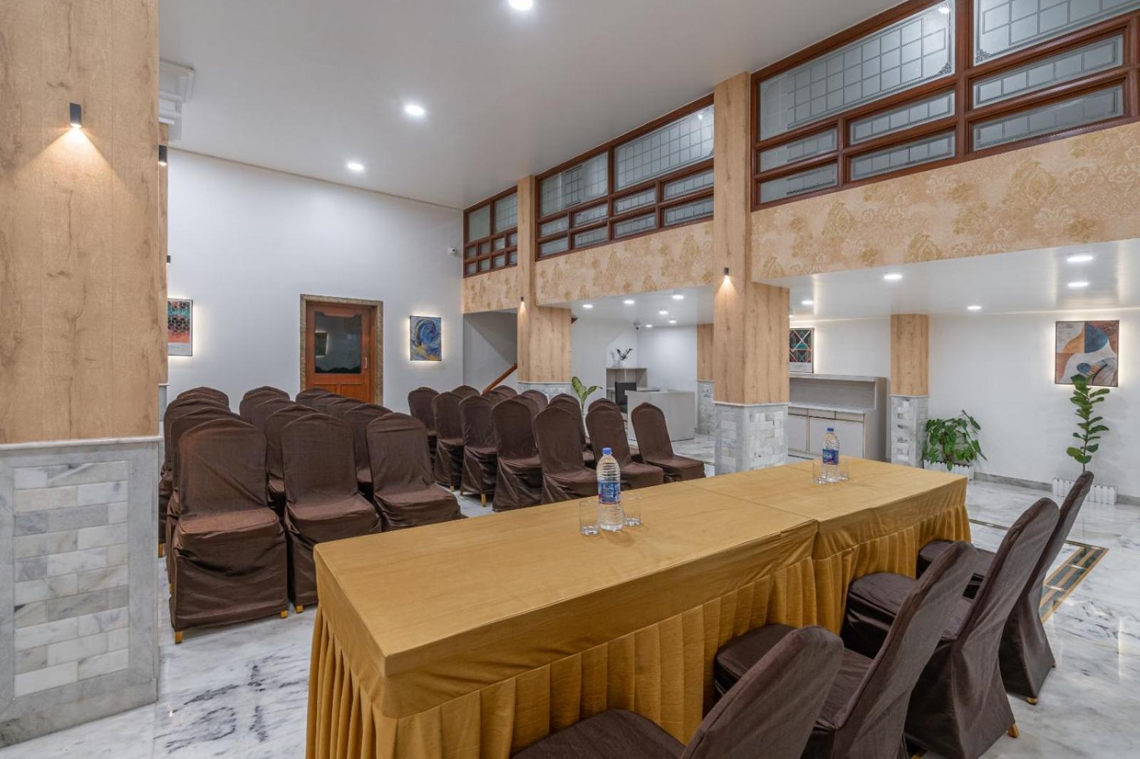 Hotel Apex Surat Dış mekan fotoğraf