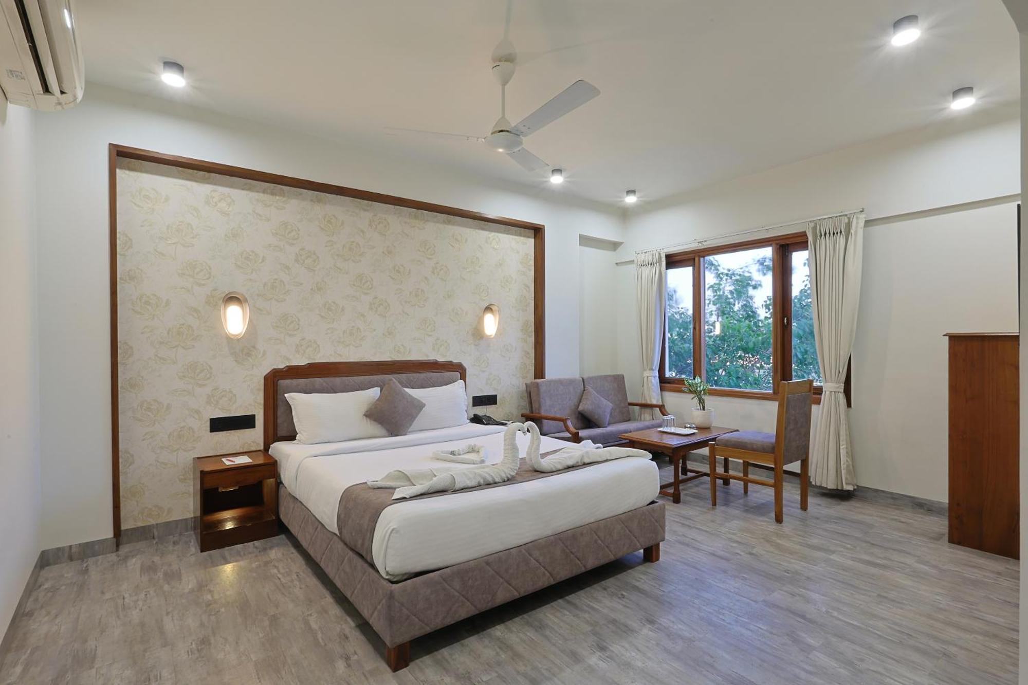 Hotel Apex Surat Dış mekan fotoğraf