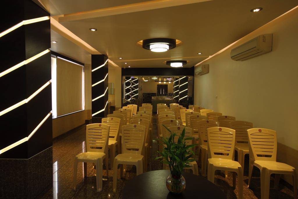 Hotel Apex Surat Dış mekan fotoğraf