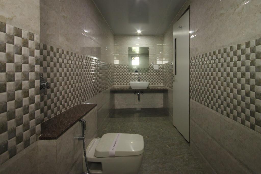 Hotel Apex Surat Oda fotoğraf