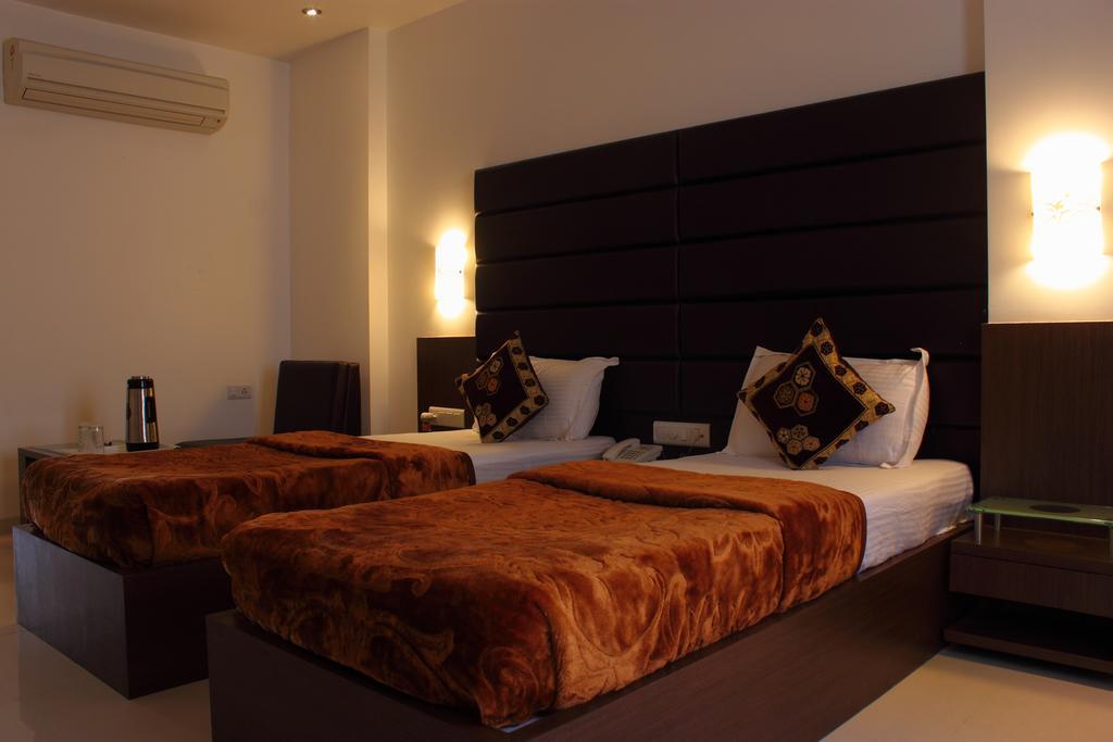 Hotel Apex Surat Dış mekan fotoğraf