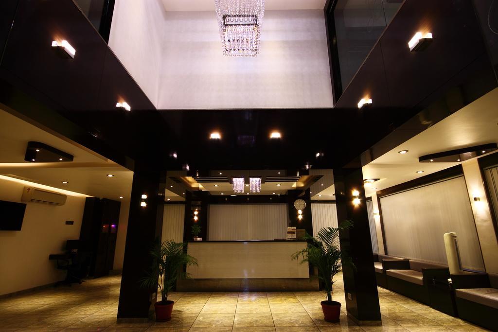 Hotel Apex Surat Dış mekan fotoğraf